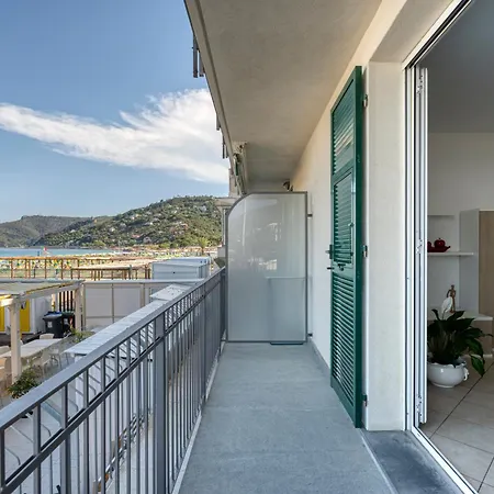 Aurora D'elysium Apartamento Spotorno